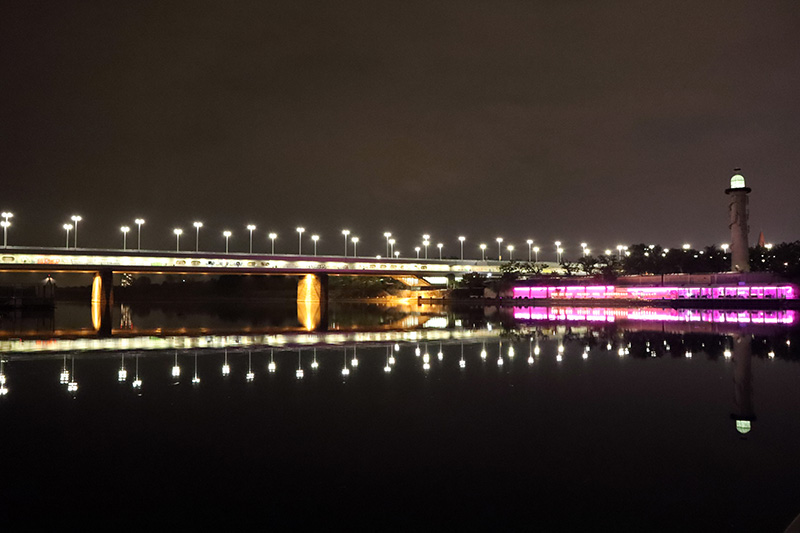 Blick von Kaisermühlen auf die Donauinsel 
