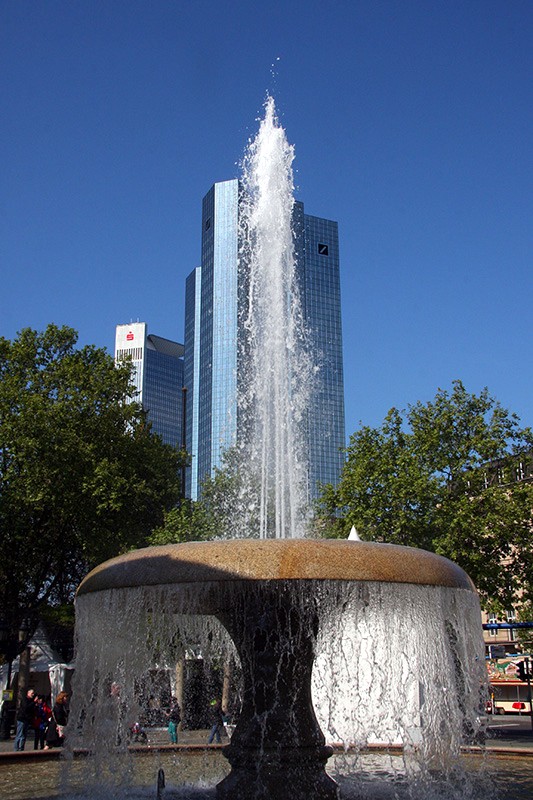 Brunnen vor der alten Oper
