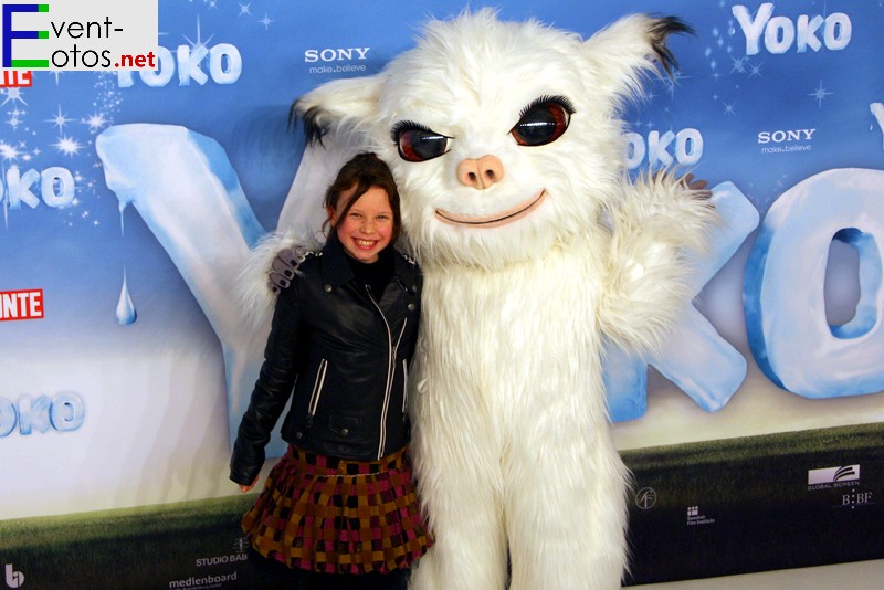 Mercedes Jadea Diaz (bekannt aus Wickie) mit YOKO
