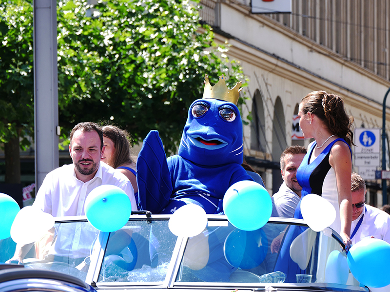 OB Geselle und "ZisselhÃ¤ring" beim Landfestzug
